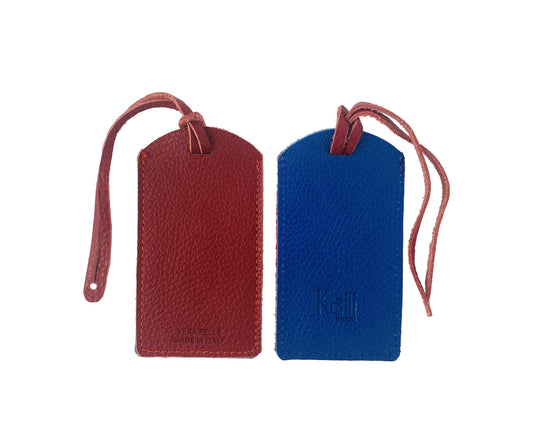 K0041VDB | Targhetta bagaglio Bicolore Made in Italy in Vera Pelle pieno fiore, grana dollaro - Colore Rosso/Blu - Dimensioni: cm 6,5 x 12 - Confezione: Gift Box rigido fondo/coperchio