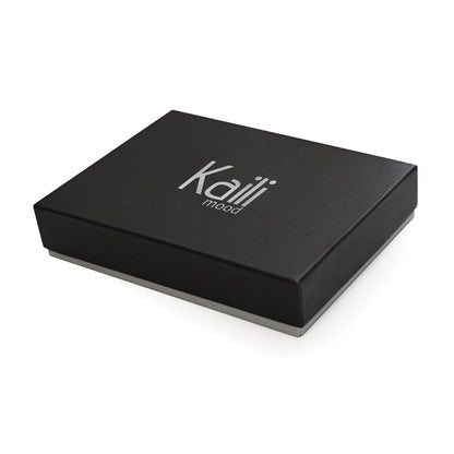 K10438DB | Women's wallet in genuine smooth, full-grain leather. Blue color. Allover hot stamping. Size when closed: 18.5 x 10 x 2.5 cm. Packaging: hard bottom/cover Gift Box