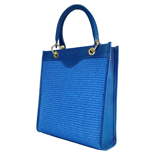 RB1026CH | Women's upright hand bag in Genuine Leather and Straw Made in Italy. Removable and adjustable leather shoulder strap. Shiny Gold hardware - Royal Blue color - Dimensions: 24 x 29 x 9 cm.
